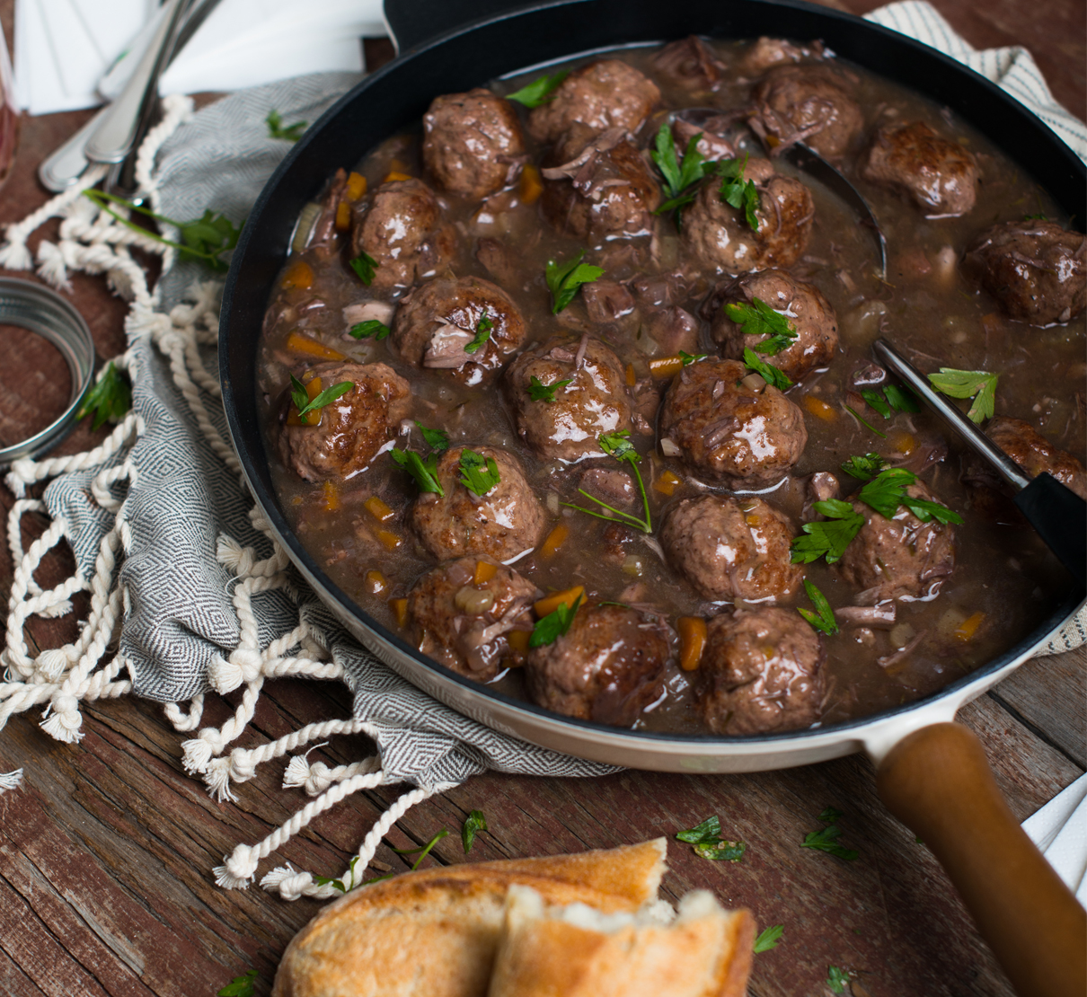 Ragoût de boulettes et pattes de cochon Le porc du Québec Ragoût de boulettes et pattes de cochon Le porc du Québec