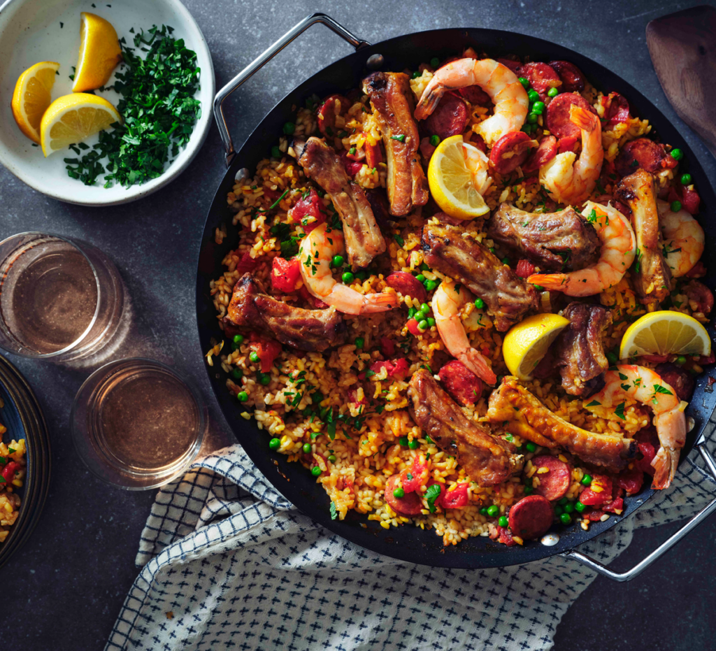 Paëlla côtes de porc, saucisses et crevettes Le porc du Québec